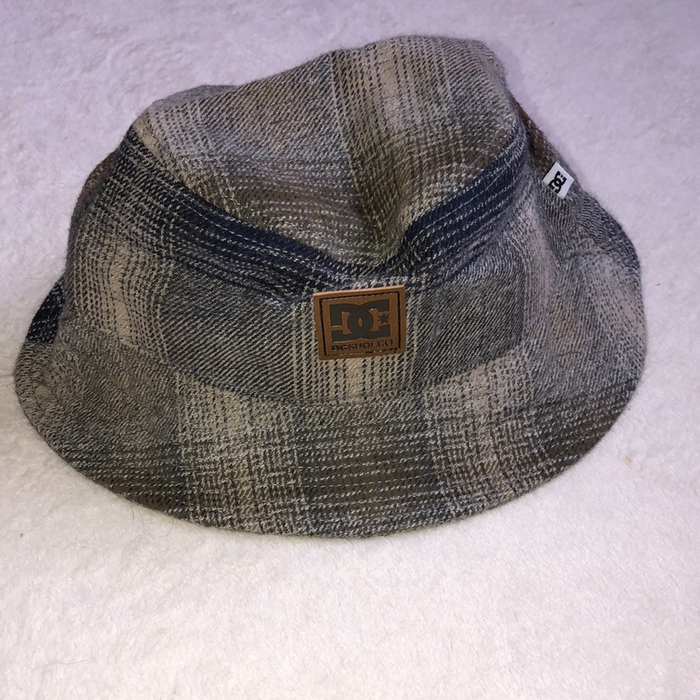 DC Fall Blue Tan Plaid Logo Bucket Hat